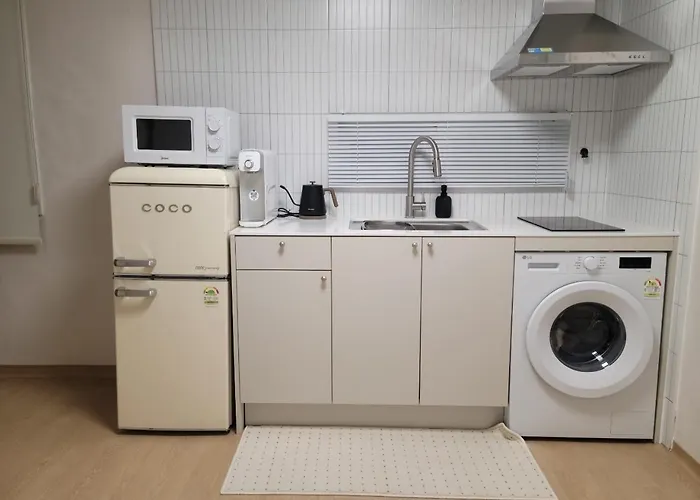 Uni Seonyudo - Cozy 2br Near Subway & Airport Bus *
