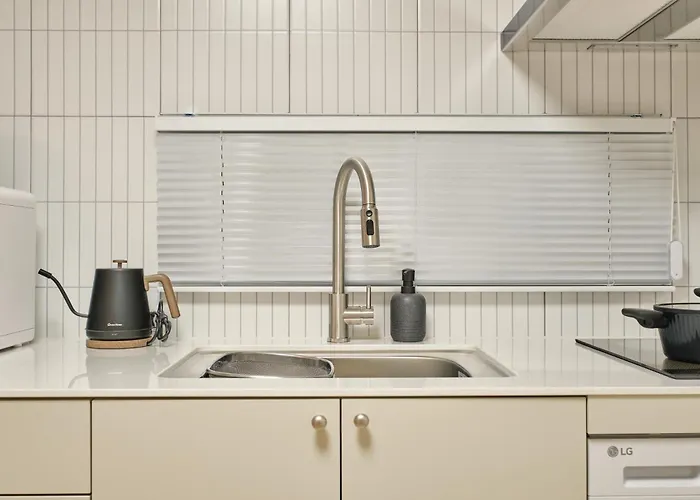 Uni Seonyudo - Cozy 2br Near Subway & Airport Bus